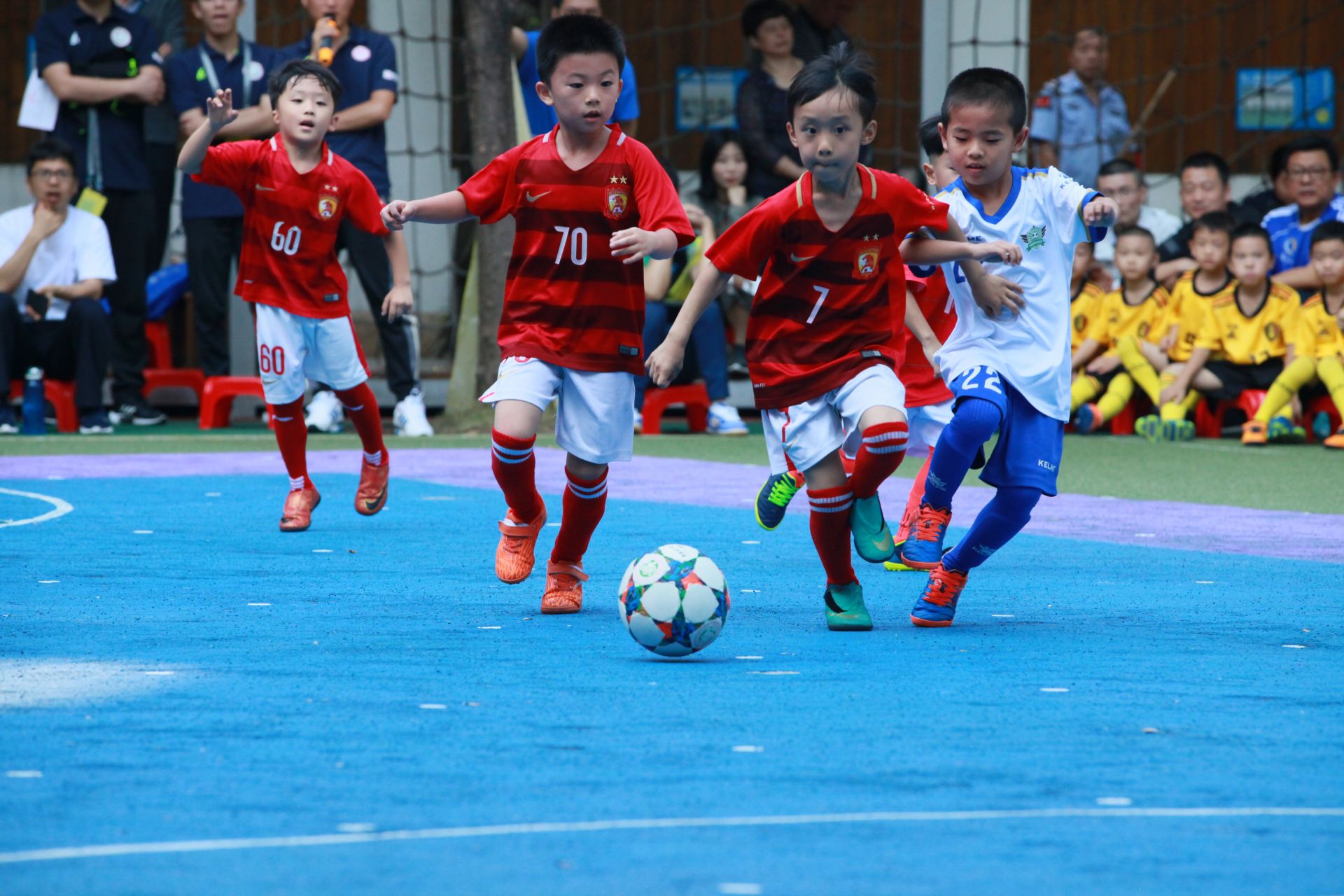 WBC撤销特伦斯·克劳福德世界拳王头衔，因其未支付认证费用，引发争议并导致空缺。（WBC因未缴认证费剥夺特伦斯·克劳福德拳王头衔，争议四起并留空缺）