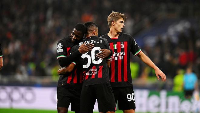 篮球勇士明星球员连场高得分（勇士球星连续砍高分）