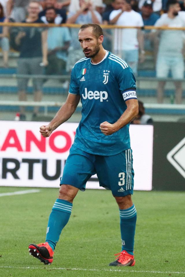 足球国足训练强度升级，体能教练参与指挥（国足加码训练强度，体能教练亲自指挥）