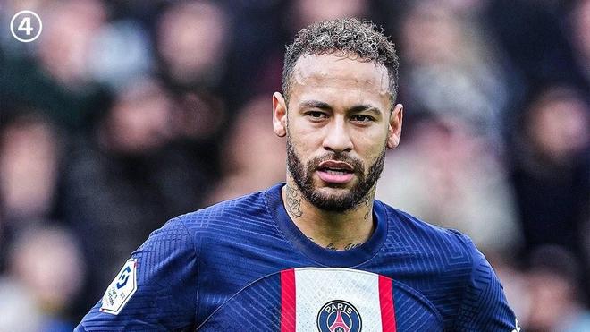 跟队：拉菲尼亚参加了训练一切正常，预计能首发出战法兰克福（随队：拉菲尼亚训练无碍，预计首发迎战法兰克福）